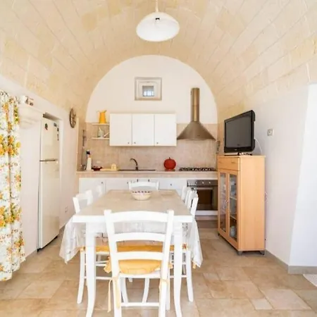 בית נופש Trullo Emmaus קרוביניו